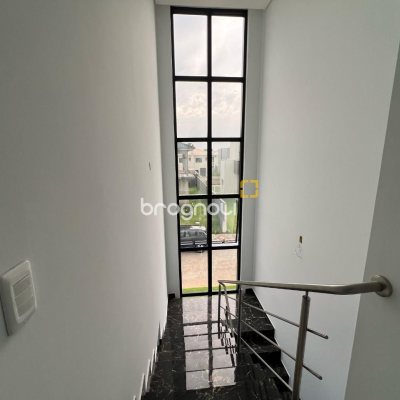Casa com 390m², 4 quartos (sendo 4 suítes), 4 garagens, no bairro Ingleses em Florianópolis