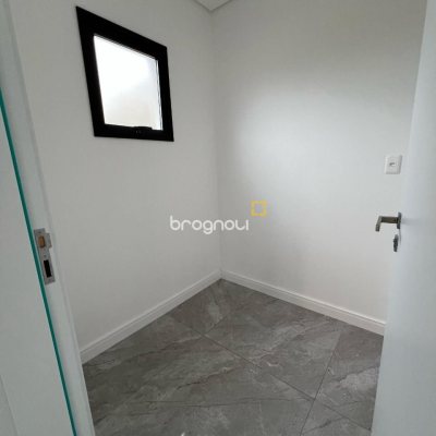 Casa com 390m², 4 quartos (sendo 4 suítes), 4 garagens, no bairro Ingleses em Florianópolis