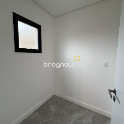 Casa com 390m², 4 quartos (sendo 4 suítes), 4 garagens, no bairro Ingleses em Florianópolis