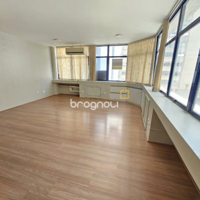 Sala com 49m², 1 garagem, no bairro Centro em Florianópolis
