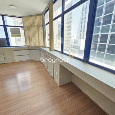 Sala com 49m², 1 garagem, no bairro Centro em Florianópolis