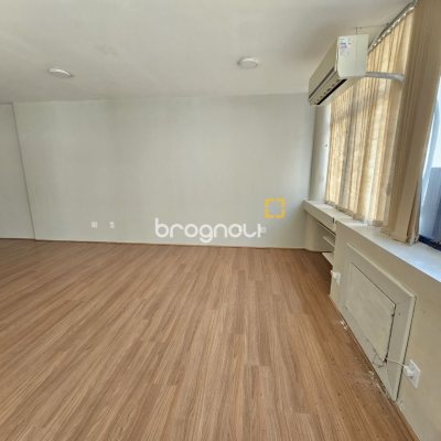 Sala com 49m², 1 garagem, no bairro Centro em Florianópolis