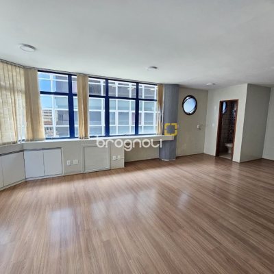 Sala com 49m², 1 garagem, no bairro Centro em Florianópolis