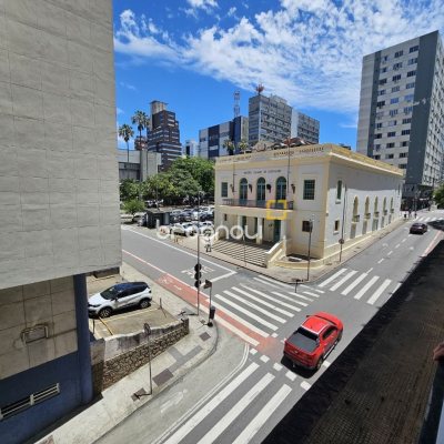 Sala com 26m², no bairro Centro em Florianópolis