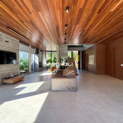 Casa de Condomínio com 492m², 5 quartos (sendo 5 suítes), 4 garagens, no bairro Campeche em Florianópolis