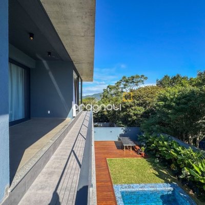 Casa de Condomínio com 492m², 5 quartos (sendo 5 suítes), 4 garagens, no bairro Campeche em Florianópolis