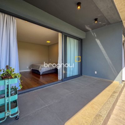 Casa de Condomínio com 492m², 5 quartos (sendo 5 suítes), 4 garagens, no bairro Campeche em Florianópolis