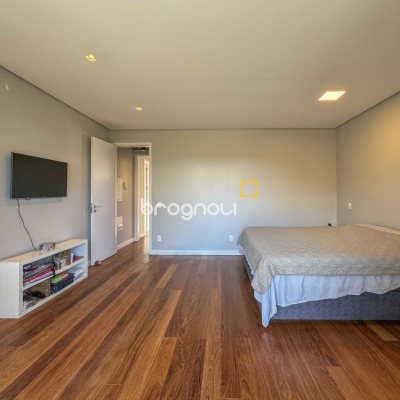 Casa de Condomínio com 492m², 5 quartos (sendo 5 suítes), 4 garagens, no bairro Campeche em Florianópolis