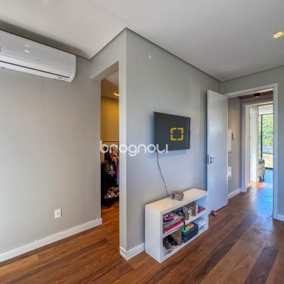 Casa de Condomínio com 492m², 5 quartos (sendo 5 suítes), 4 garagens, no bairro Campeche em Florianópolis