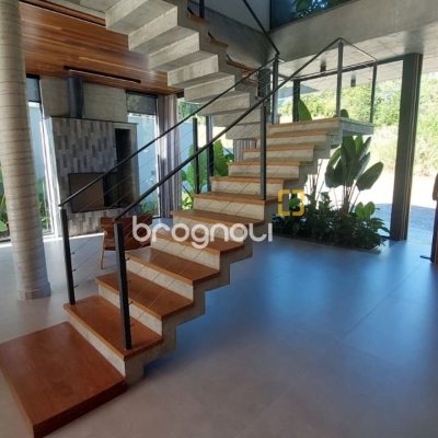 Casa de Condomínio com 492m², 5 quartos (sendo 5 suítes), 4 garagens, no bairro Campeche em Florianópolis