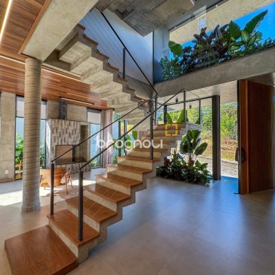Casa de Condomínio com 492m², 5 quartos (sendo 5 suítes), 4 garagens, no bairro Campeche em Florianópolis
