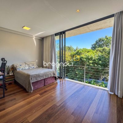 Casa de Condomínio com 492m², 5 quartos (sendo 5 suítes), 4 garagens, no bairro Campeche em Florianópolis