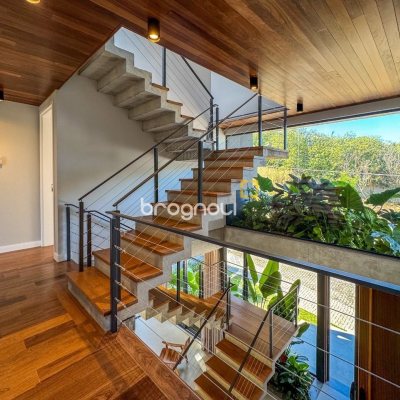 Casa de Condomínio com 492m², 5 quartos (sendo 5 suítes), 4 garagens, no bairro Campeche em Florianópolis