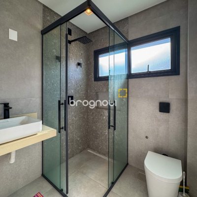 Casa de Condomínio com 492m², 5 quartos (sendo 5 suítes), 4 garagens, no bairro Campeche em Florianópolis