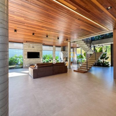 Casa de Condomínio com 492m², 5 quartos (sendo 5 suítes), 4 garagens, no bairro Campeche em Florianópolis
