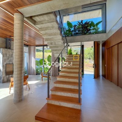 Casa de Condomínio com 492m², 5 quartos (sendo 5 suítes), 4 garagens, no bairro Campeche em Florianópolis