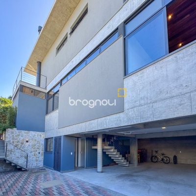 Casa de Condomínio com 492m², 5 quartos (sendo 5 suítes), 4 garagens, no bairro Campeche em Florianópolis