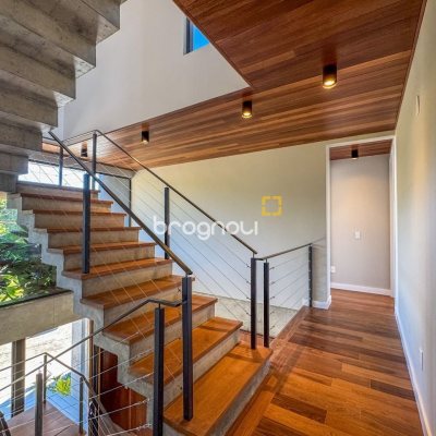 Casa de Condomínio com 492m², 5 quartos (sendo 5 suítes), 4 garagens, no bairro Campeche em Florianópolis