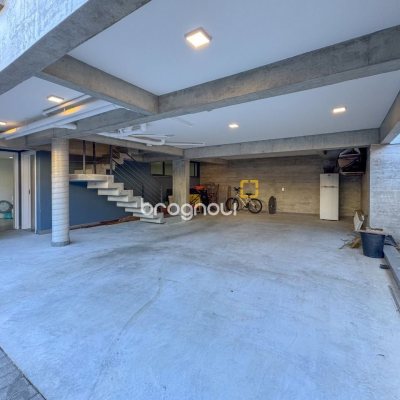 Casa de Condomínio com 492m², 5 quartos (sendo 5 suítes), 4 garagens, no bairro Campeche em Florianópolis