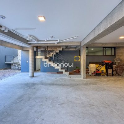 Casa de Condomínio com 492m², 5 quartos (sendo 5 suítes), 4 garagens, no bairro Campeche em Florianópolis