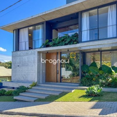Casa de Condomínio com 492m², 5 quartos (sendo 5 suítes), 4 garagens, no bairro Campeche em Florianópolis