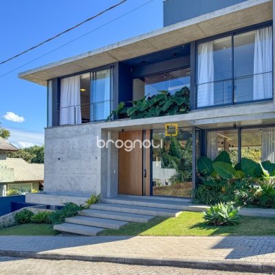 Casa de Condomínio com 492m², 5 quartos (sendo 5 suítes), 4 garagens, no bairro Campeche em Florianópolis