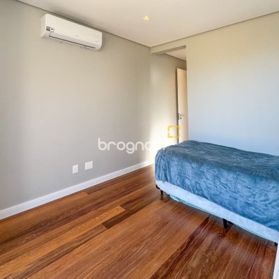 Casa de Condomínio com 492m², 5 quartos (sendo 5 suítes), 4 garagens, no bairro Campeche em Florianópolis