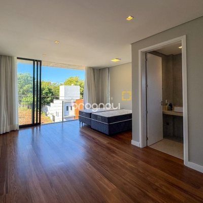 Casa de Condomínio com 492m², 5 quartos (sendo 5 suítes), 4 garagens, no bairro Campeche em Florianópolis