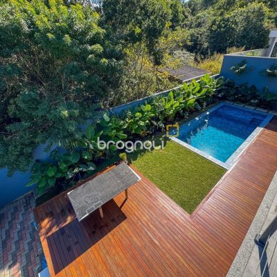 Casa de Condomínio com 492m², 5 quartos (sendo 5 suítes), 4 garagens, no bairro Campeche em Florianópolis