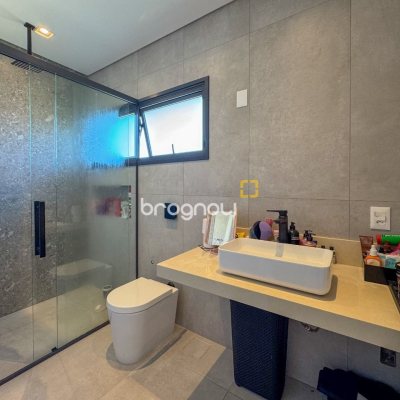 Casa de Condomínio com 492m², 5 quartos (sendo 5 suítes), 4 garagens, no bairro Campeche em Florianópolis