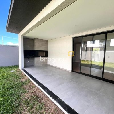 Casa com 215m², 4 quartos (sendo 2 suítes), 2 garagens, no bairro Ingleses em Florianópolis