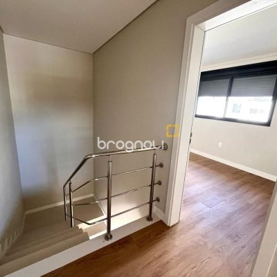 Casa com 215m², 4 quartos (sendo 2 suítes), 2 garagens, no bairro Ingleses em Florianópolis