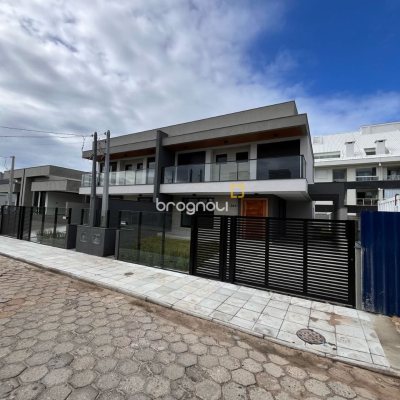 Casa com 215m², 4 quartos (sendo 2 suítes), 2 garagens, no bairro Ingleses em Florianópolis