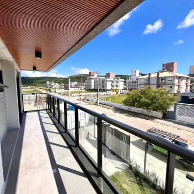 Casa com 215m², 4 quartos (sendo 2 suítes), 2 garagens, no bairro Ingleses em Florianópolis