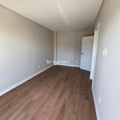 Casa com 215m², 4 quartos (sendo 2 suítes), 2 garagens, no bairro Ingleses em Florianópolis