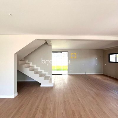 Casa com 215m², 4 quartos (sendo 2 suítes), 2 garagens, no bairro Ingleses em Florianópolis