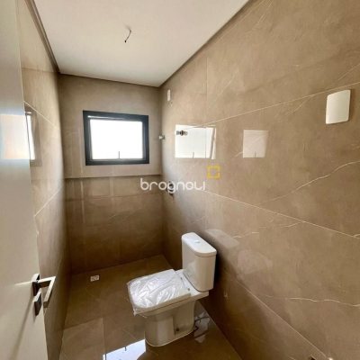 Casa com 215m², 4 quartos (sendo 2 suítes), 2 garagens, no bairro Ingleses em Florianópolis