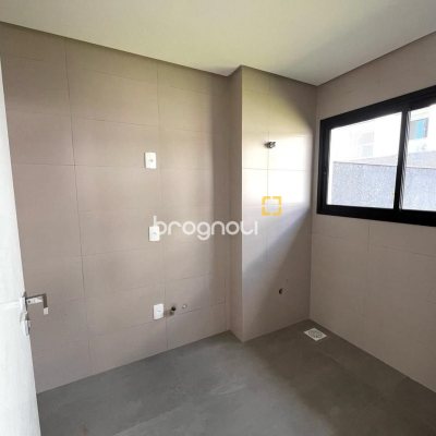 Casa com 215m², 4 quartos (sendo 2 suítes), 2 garagens, no bairro Ingleses em Florianópolis