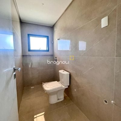 Casa com 215m², 4 quartos (sendo 2 suítes), 2 garagens, no bairro Ingleses em Florianópolis