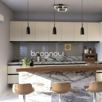 Casa com 100m², 3 quartos (sendo 1 suíte), 2 garagens, no bairro Cachoeira do Bom Jesus em Florianópolis