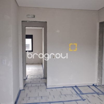 Casa com 100m², 3 quartos (sendo 1 suíte), 2 garagens, no bairro Cachoeira do Bom Jesus em Florianópolis