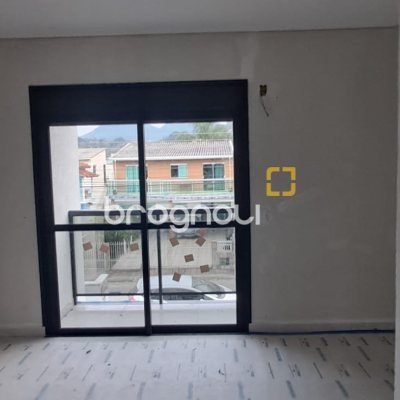 Casa com 100m², 3 quartos (sendo 1 suíte), 2 garagens, no bairro Cachoeira do Bom Jesus em Florianópolis
