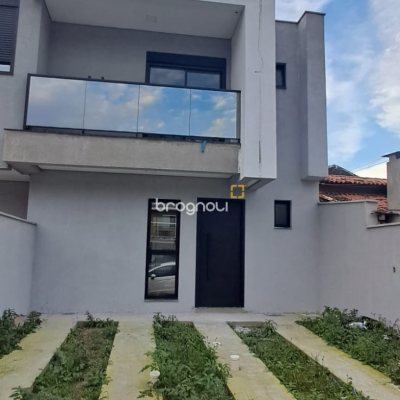 Casa com 100m², 3 quartos (sendo 1 suíte), 2 garagens, no bairro Cachoeira do Bom Jesus em Florianópolis