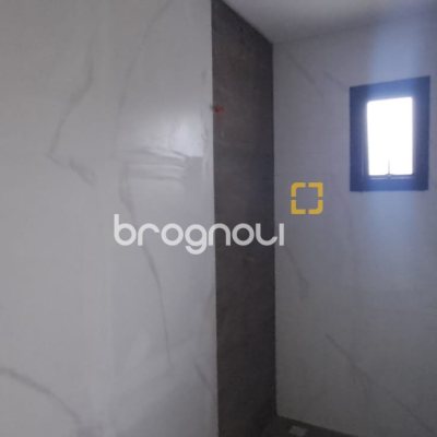 Casa com 100m², 3 quartos (sendo 1 suíte), 2 garagens, no bairro Cachoeira do Bom Jesus em Florianópolis