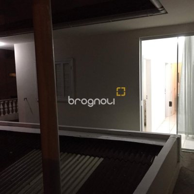 Casa com 153m², 5 quartos (sendo 2 suítes), 4 garagens, no bairro Trindade em Florianópolis