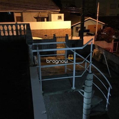 Casa com 153m², 5 quartos (sendo 2 suítes), 4 garagens, no bairro Trindade em Florianópolis