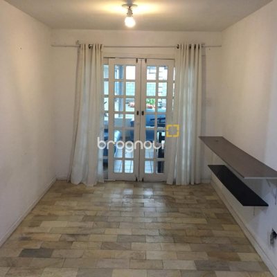 Casa com 153m², 5 quartos (sendo 2 suítes), 4 garagens, no bairro Trindade em Florianópolis