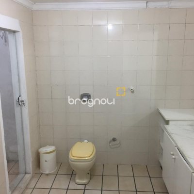 Casa com 153m², 5 quartos (sendo 2 suítes), 4 garagens, no bairro Trindade em Florianópolis