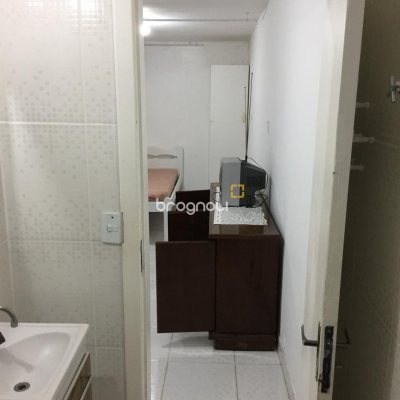 Casa com 153m², 5 quartos (sendo 2 suítes), 4 garagens, no bairro Trindade em Florianópolis