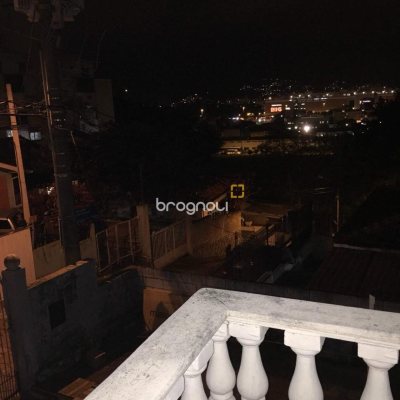 Casa com 153m², 5 quartos (sendo 2 suítes), 4 garagens, no bairro Trindade em Florianópolis
